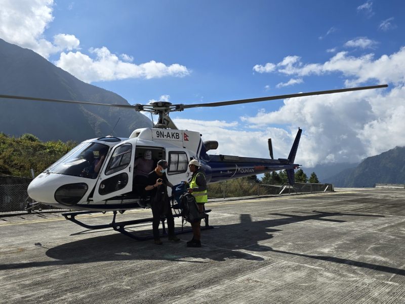 Þyrlan lent í Lukla