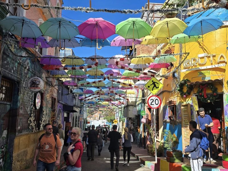 Hin fræga regnhlífa-gata í Cartagena